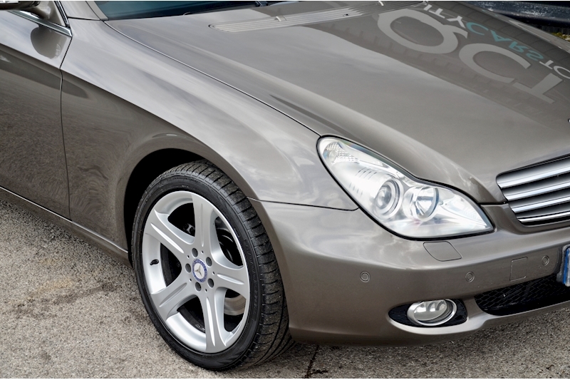 Mercedes-Benz CLS 500 Huge Rare Spec + Nappa + Sunroof + Harmon Kardon + Keyless Go Image 14