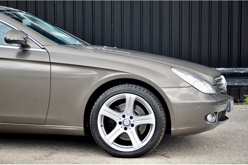 Mercedes-Benz CLS 500 Huge Rare Spec + Nappa + Sunroof + Harmon Kardon + Keyless Go Image 13