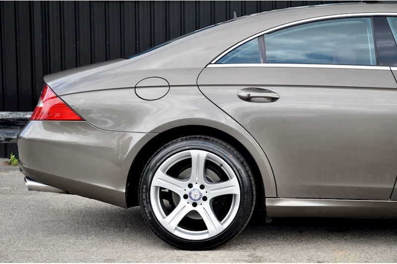 Mercedes-Benz CLS 500 Huge Rare Spec + Nappa + Sunroof + Harmon Kardon + Keyless Go Image 12