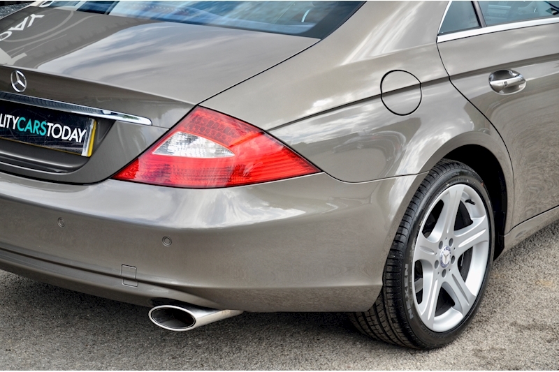 Mercedes-Benz CLS 500 Huge Rare Spec + Nappa + Sunroof + Harmon Kardon + Keyless Go Image 11