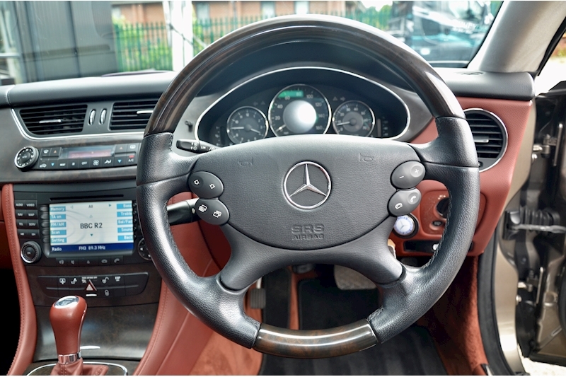 Mercedes-Benz CLS 500 Huge Rare Spec + Nappa + Sunroof + Harmon Kardon + Keyless Go Image 20