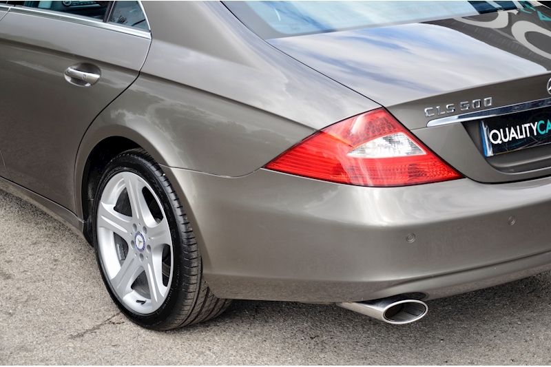 Mercedes-Benz CLS 500 Huge Rare Spec + Nappa + Sunroof + Harmon Kardon + Keyless Go Image 30