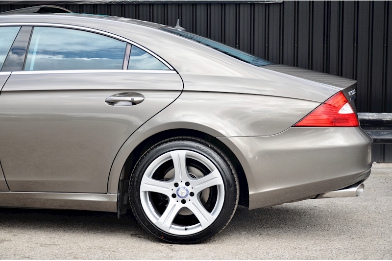 Mercedes-Benz CLS 500 Huge Rare Spec + Nappa + Sunroof + Harmon Kardon + Keyless Go Image 29