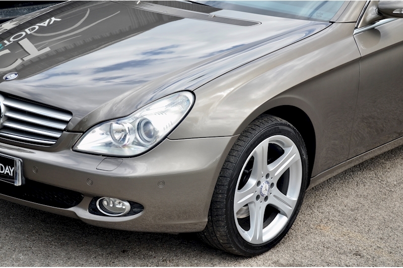 Mercedes-Benz CLS 500 Huge Rare Spec + Nappa + Sunroof + Harmon Kardon + Keyless Go Image 27