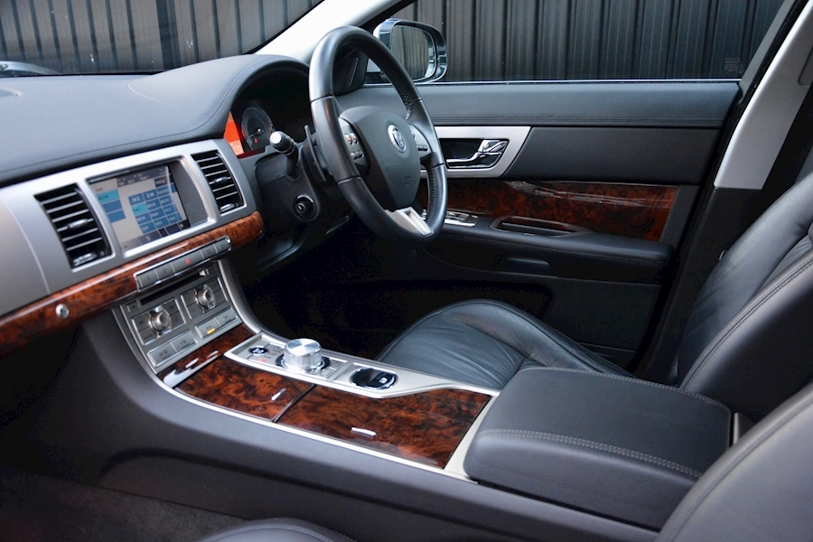 Jaguar Xf Xf V6 Luxury 3.0 4dr Saloon Automatic Petrol Image 10