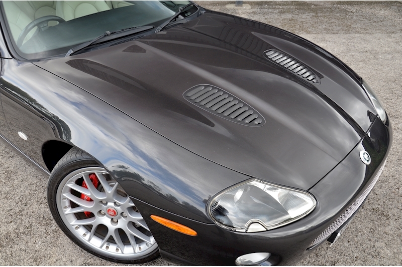 Jaguar XKR-S 