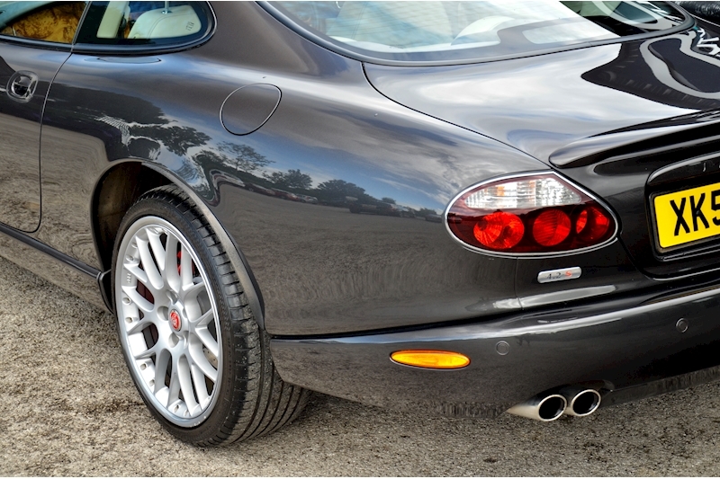 Jaguar XKR-S 