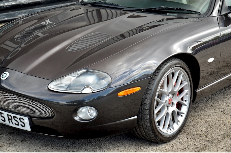 Jaguar XKR-S 