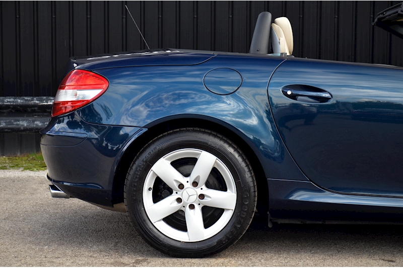 Mercedes-Benz SLK 3.0 SLK280 Convertible 2dr Petrol 7G-Tronic (222 g/km, 231 bhp) Image 15