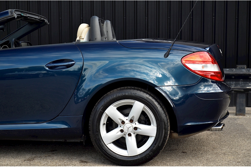 Mercedes-Benz SLK 3.0 SLK280 Convertible 2dr Petrol 7G-Tronic (222 g/km, 231 bhp) Image 29