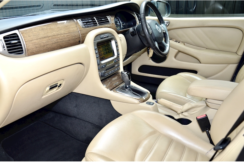 Jaguar X-Type 2.2D SE Automatic + 13 services + Desirable Specification Image 2