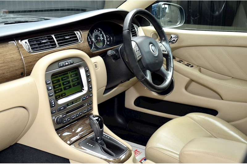 Jaguar X-Type 2.2D SE Automatic + 13 services + Desirable Specification Image 8