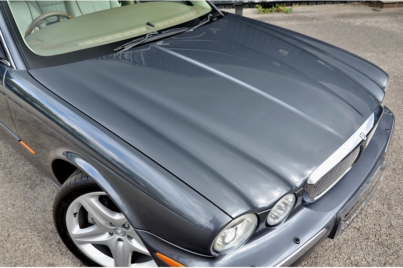 Jaguar XJ8 Sovereign 4.2 V8 + Comprehensive Service History Image 12