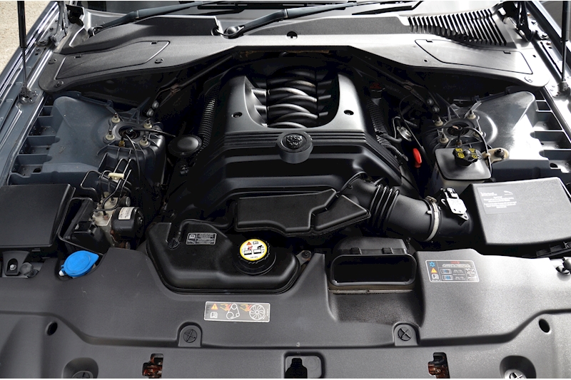 Jaguar XJ8 Sovereign 4.2 V8 + Comprehensive Service History Image 43