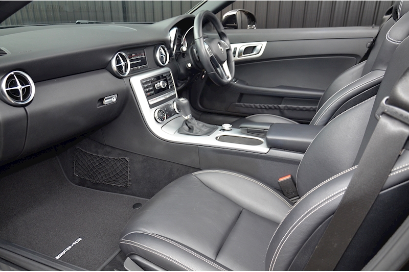 Mercedes-Benz SLK 250 CDI AMG Sport Pano Roof + AirScarf + Heated Seats + DAB + Reverse Camera Image 2