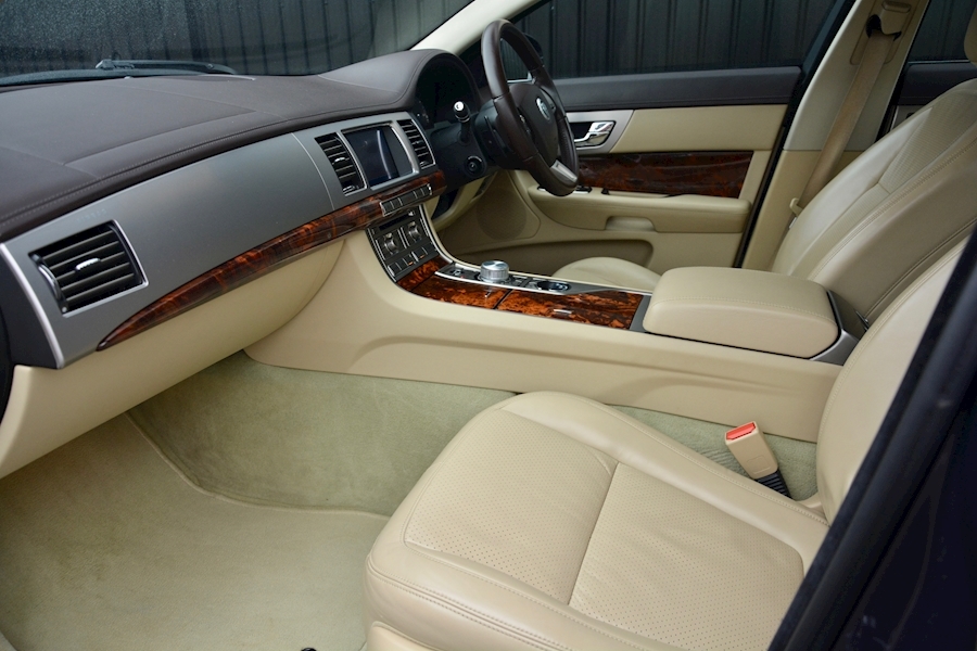 Jaguar Xf 3.0 V6 S Premium Luxury Xf 3.0 V6 S Premium Luxury V6 S Premium Luxury 3.0 4dr Saloon Automatic Diesel Image 2