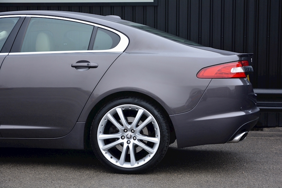 Jaguar Xf 3.0 V6 S Premium Luxury Xf 3.0 V6 S Premium Luxury V6 S Premium Luxury 3.0 4dr Saloon Automatic Diesel Image 19