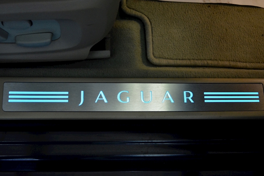 Jaguar Xf 3.0 V6 S Premium Luxury Xf 3.0 V6 S Premium Luxury V6 S Premium Luxury 3.0 4dr Saloon Automatic Diesel Image 45