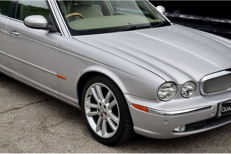 Jaguar xj8 xj8 4.2 4dr Saloon Automatic petrol Image 15