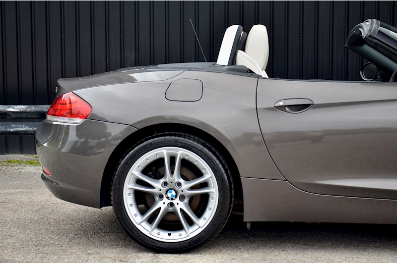 BMW Z4 2.5 23i Convertible 2dr Petrol Manual sDrive Euro 5 (204 ps) Image 14