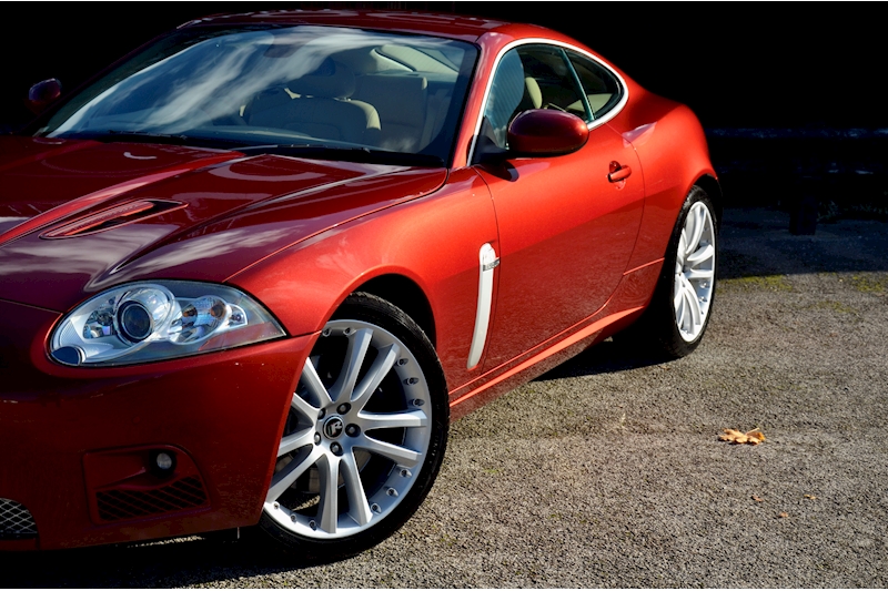 Jaguar XKR 16 Service Stamps + Rare Specification Image 9