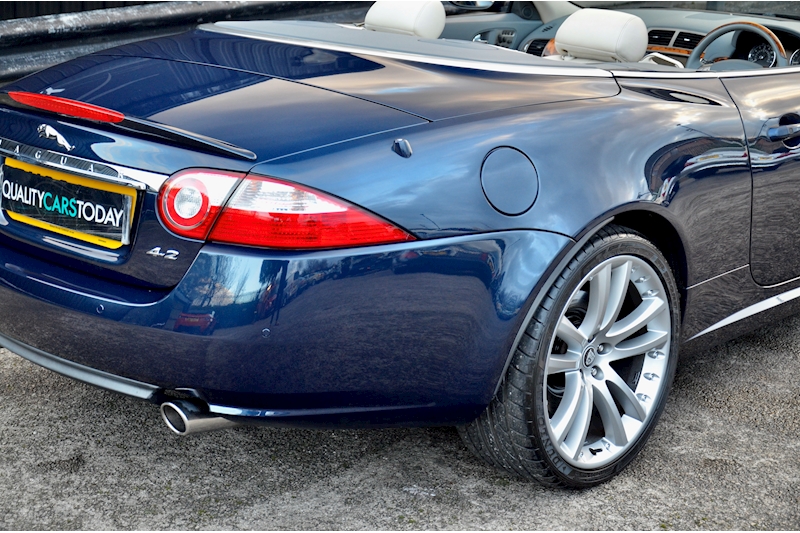 Jaguar XK Convertible Soft Grain Leather Upgrade + Adaptive Cruise + Heated Wheel Image 12