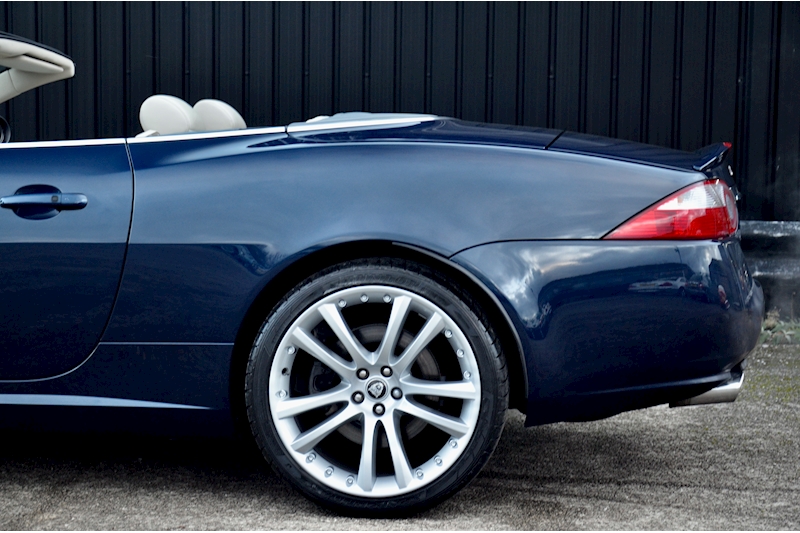 Jaguar XK Convertible Soft Grain Leather Upgrade + Adaptive Cruise + Heated Wheel Image 30