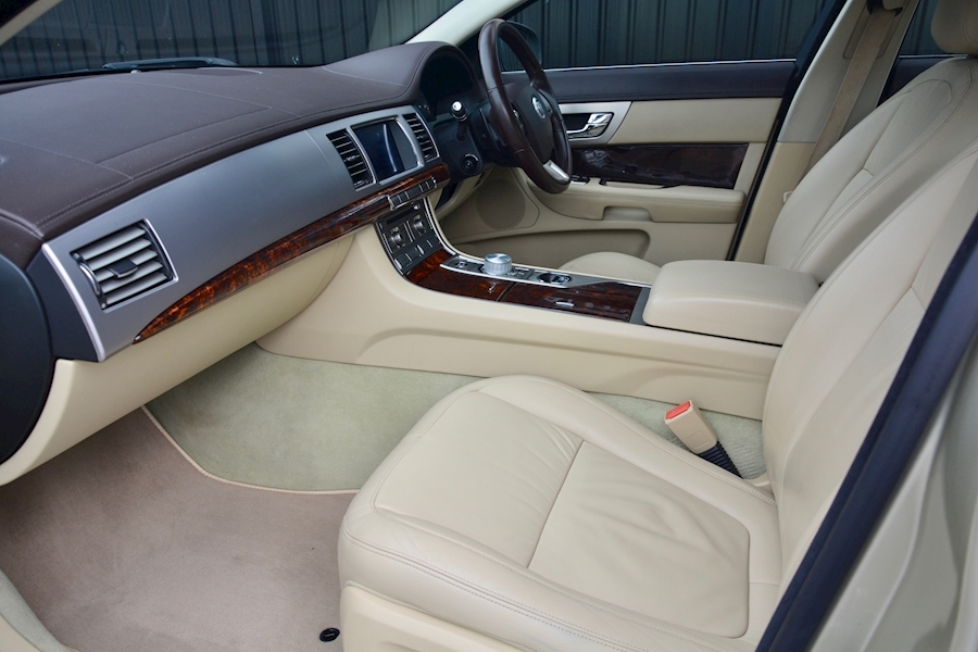 Jaguar Xf Xf V6 Luxury 2.7 4dr Saloon Automatic Diesel Image 2