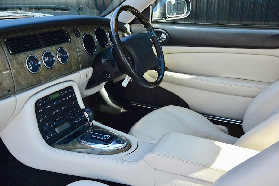 Jaguar/Daimler Xk8 4.2 V8 Coupe Image 5