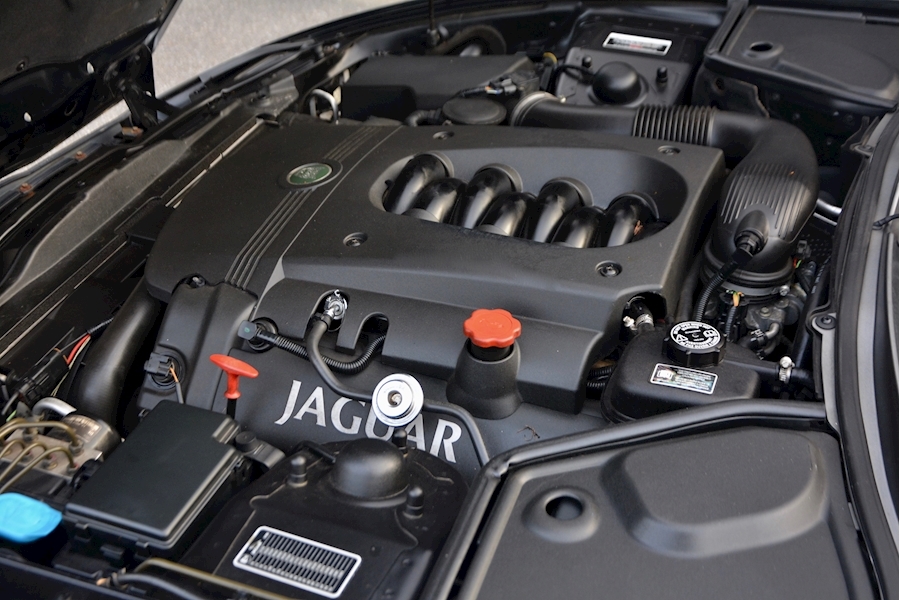 Jaguar/Daimler Xk8 4.2 V8 Coupe Image 42