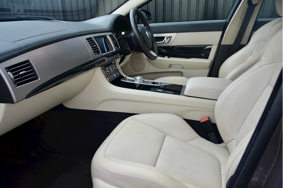 Jaguar Xf Xf V6 S Premium Luxury 3.0 4dr Saloon Automatic Diesel Image 2