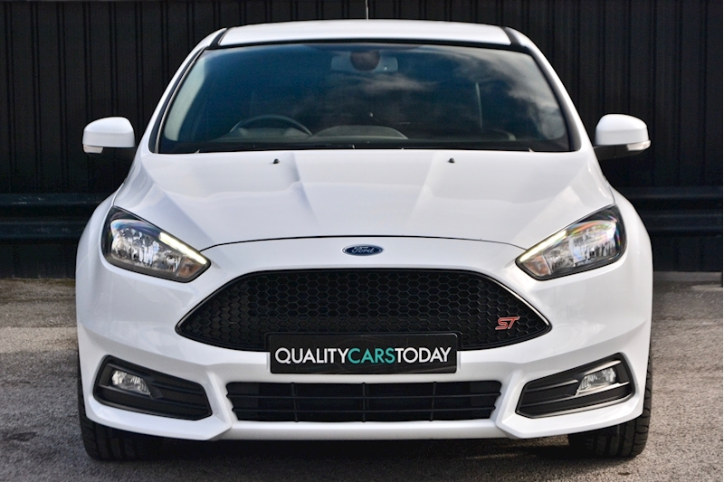 Ford Focus ST ST-2 2.0 Manual Image 3