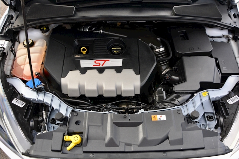 Ford Focus ST ST-2 2.0 Manual Image 19