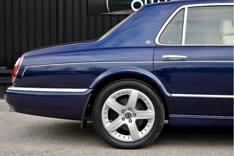 Bentley Arnage 4.4 V8 Arnage 4.4 V8 V8 4.4 4dr Saloon Automatic Petrol Image 8
