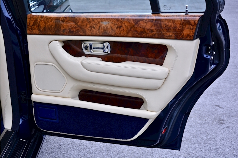 Bentley Arnage 4.4 V8 Arnage 4.4 V8 V8 4.4 4dr Saloon Automatic Petrol Image 28