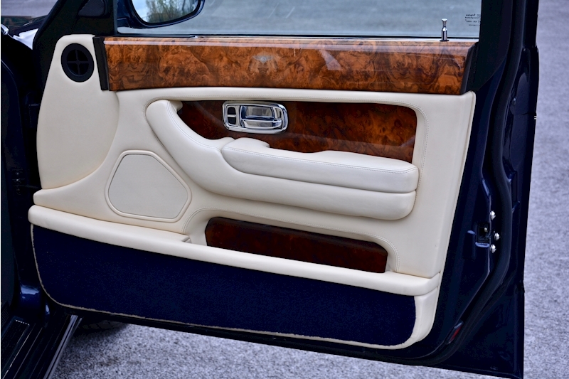 Bentley Arnage 4.4 V8 Arnage 4.4 V8 V8 4.4 4dr Saloon Automatic Petrol Image 29