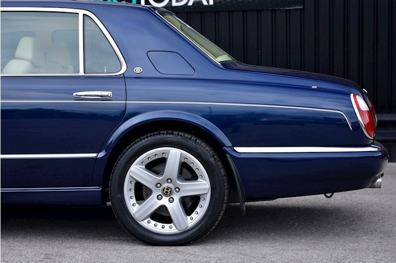 Bentley Arnage 4.4 V8 Arnage 4.4 V8 V8 4.4 4dr Saloon Automatic Petrol Image 14
