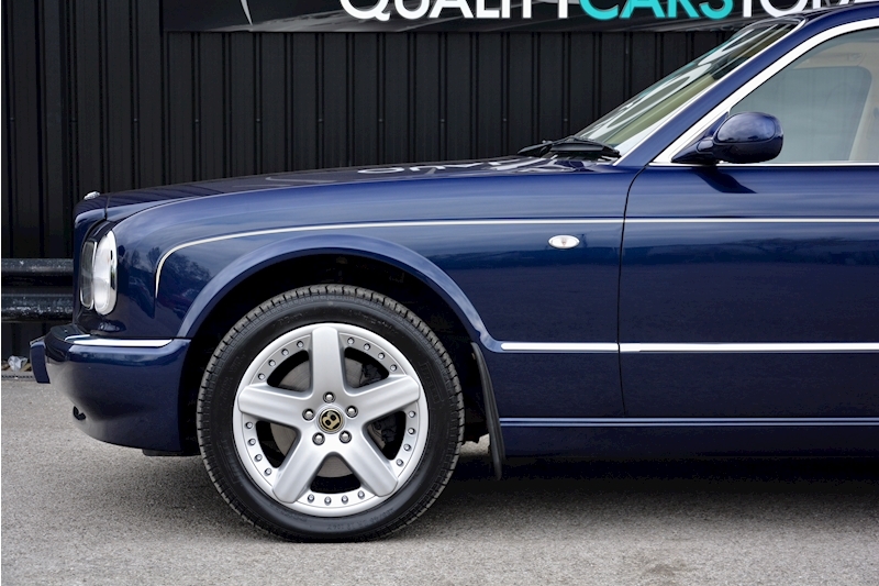 Bentley Arnage 4.4 V8 Arnage 4.4 V8 V8 4.4 4dr Saloon Automatic Petrol Image 12