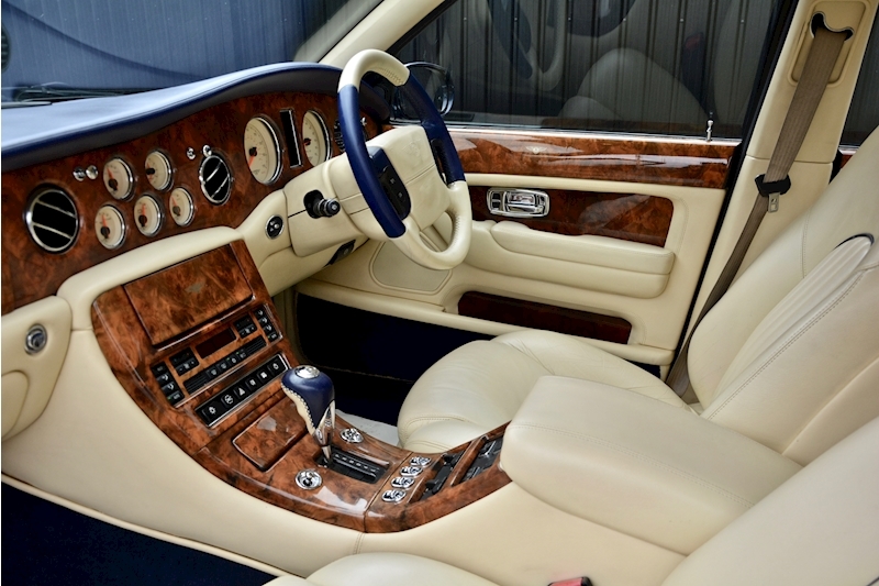 Bentley Arnage 4.4 V8 Arnage 4.4 V8 V8 4.4 4dr Saloon Automatic Petrol Image 20