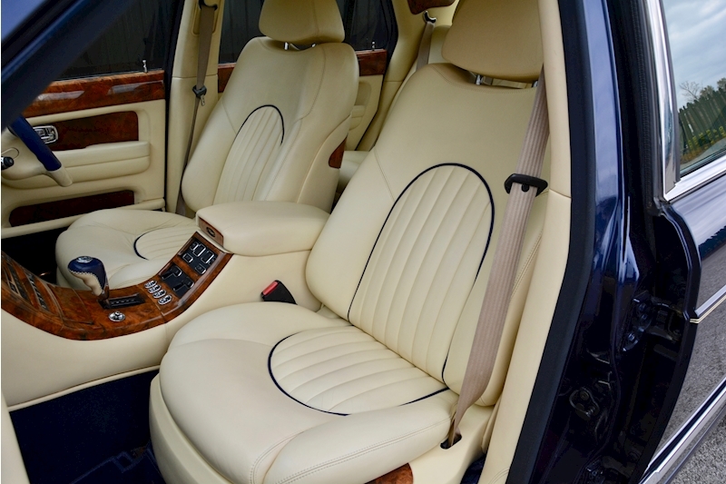 Bentley Arnage 4.4 V8 Arnage 4.4 V8 V8 4.4 4dr Saloon Automatic Petrol Image 37