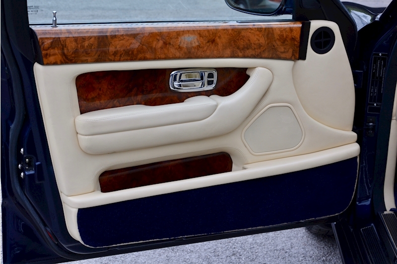 Bentley Arnage 4.4 V8 Arnage 4.4 V8 V8 4.4 4dr Saloon Automatic Petrol Image 39