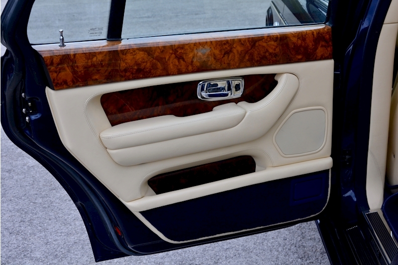 Bentley Arnage 4.4 V8 Arnage 4.4 V8 V8 4.4 4dr Saloon Automatic Petrol Image 40