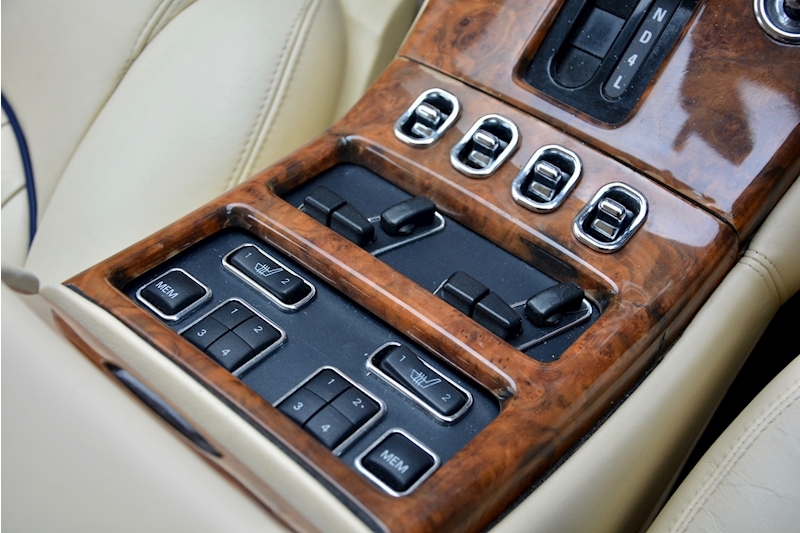 Bentley Arnage 4.4 V8 Arnage 4.4 V8 V8 4.4 4dr Saloon Automatic Petrol Image 43