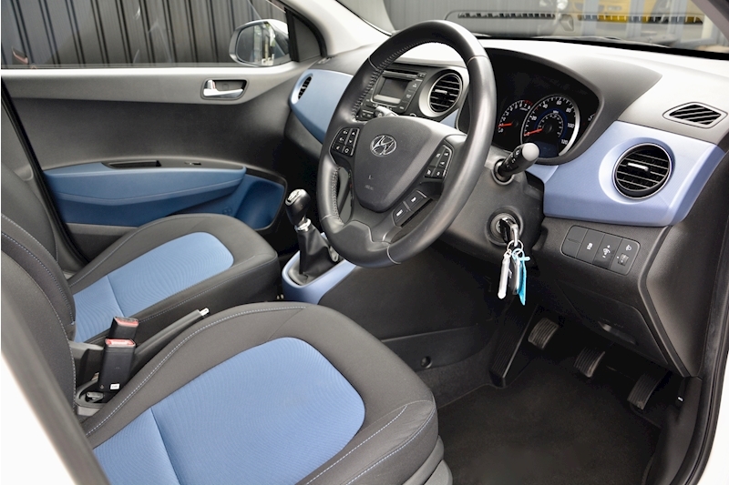 Hyundai I10 I10 Premium 1.2 5dr Hatchback Manual Petrol Image 5