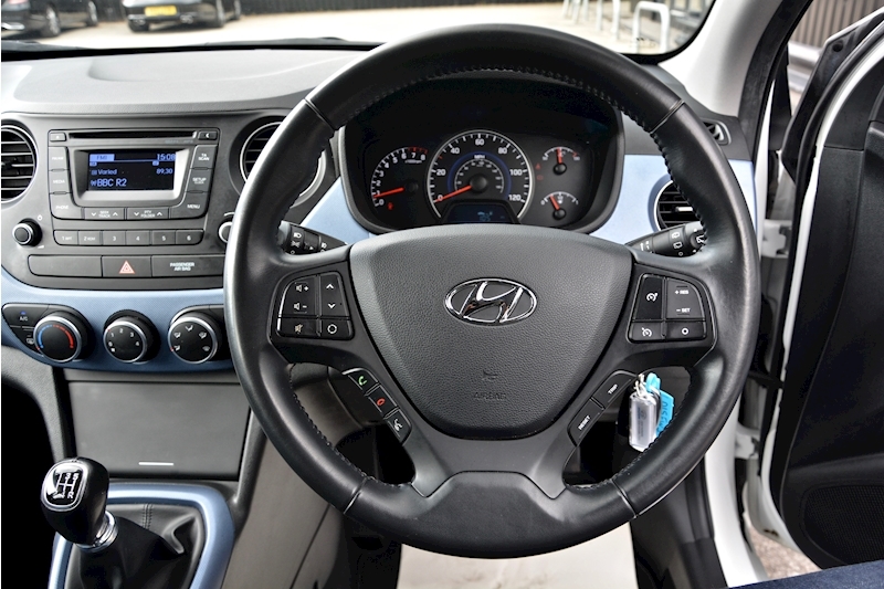 Hyundai I10 I10 Premium 1.2 5dr Hatchback Manual Petrol Image 24