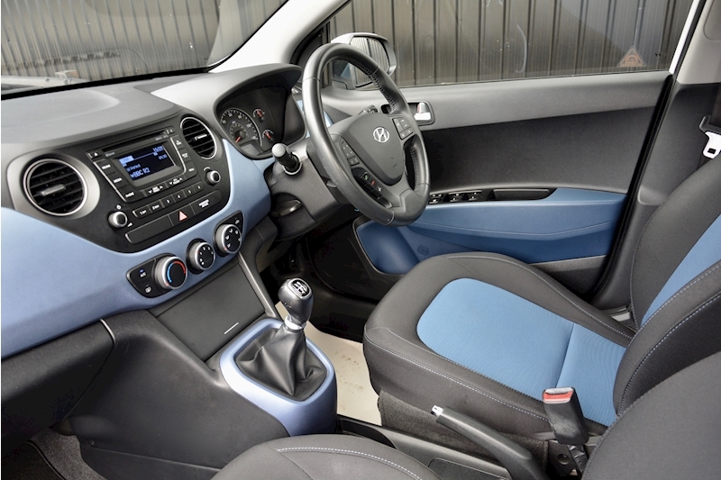 Hyundai I10 I10 Premium 1.2 5dr Hatchback Manual Petrol Image 8