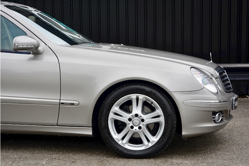 Mercedes E320 CDI Avantgarde Massive Rare Spec + Designo + 1 Former Keeper + Just Serviced by MB Image 15