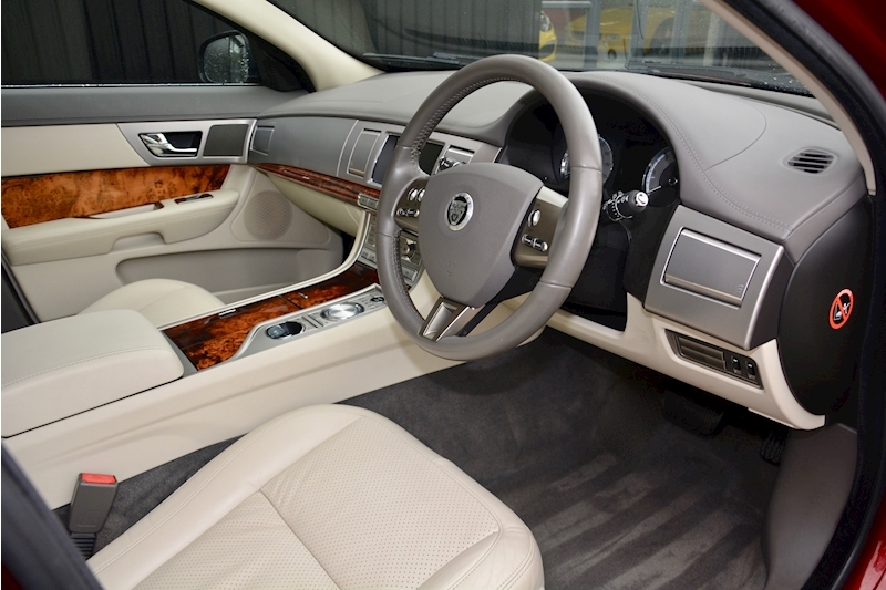 Jaguar Xf 3.0 Premium Luxury 3.0 V6 D Premium Luxury Image 6