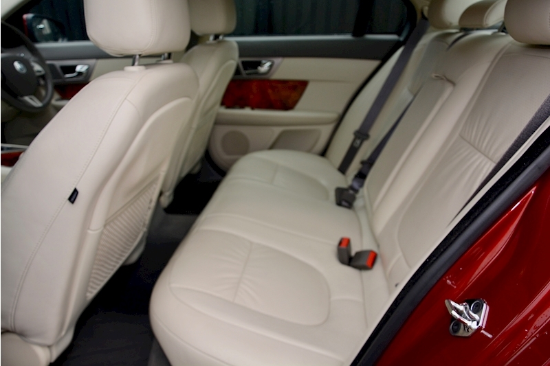 Jaguar Xf 3.0 Premium Luxury 3.0 V6 D Premium Luxury Image 35