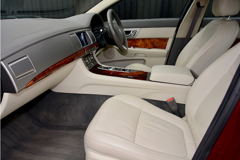 Jaguar Xf 3.0 Premium Luxury 3.0 V6 D Premium Luxury Image 2